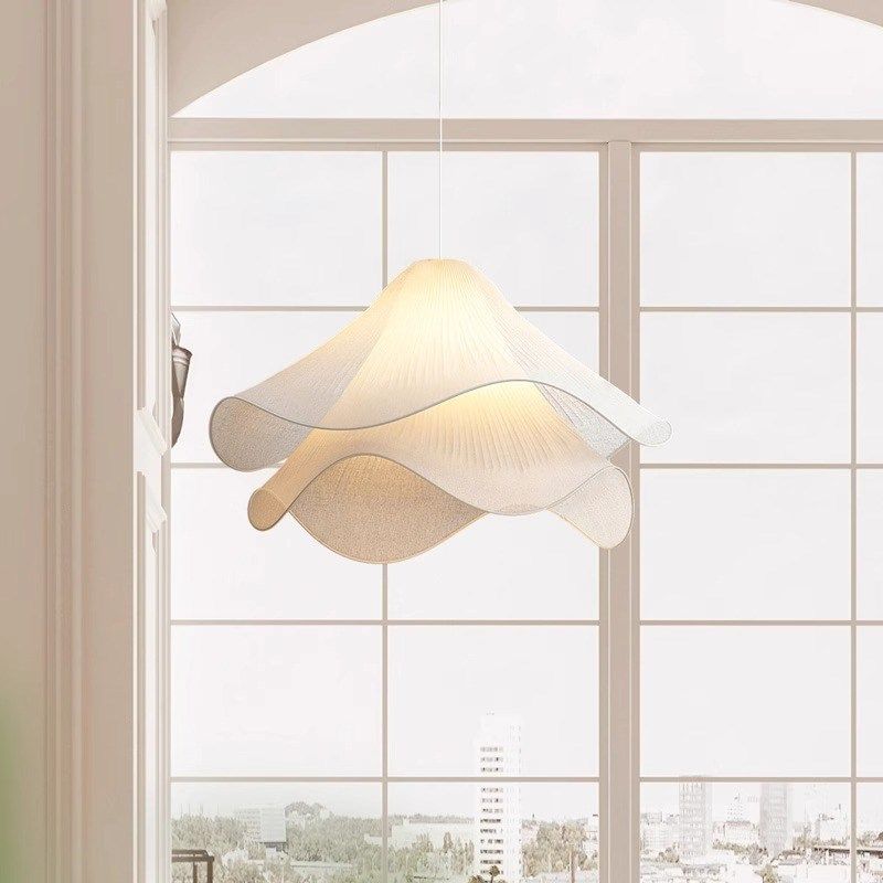 法式奶油风餐厅吊灯个性创意设计师款民宿客厅卧室温馨花瓣布艺灯