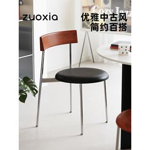 左下熟食餐椅，中世纪家居实木凳靠背，化妆师小公寓软盖客厅餐桌