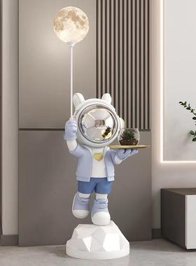 创意网红太空人盘托落地件客厅摆电视柜关沙发旁边装饰乔WKU玄迁