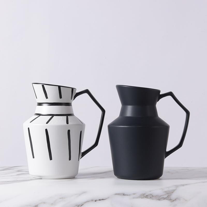 黑白条水纹陶瓷瓶花花器摆件把手壶奶壶造型HEL家居样板间装饰用