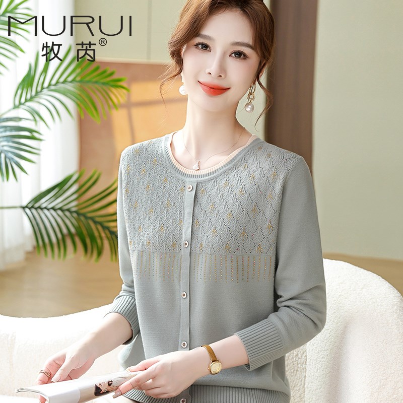 新款妈妈春装毛衣中年女洋气薄款小衫中老年女春秋外穿针织上衣服
