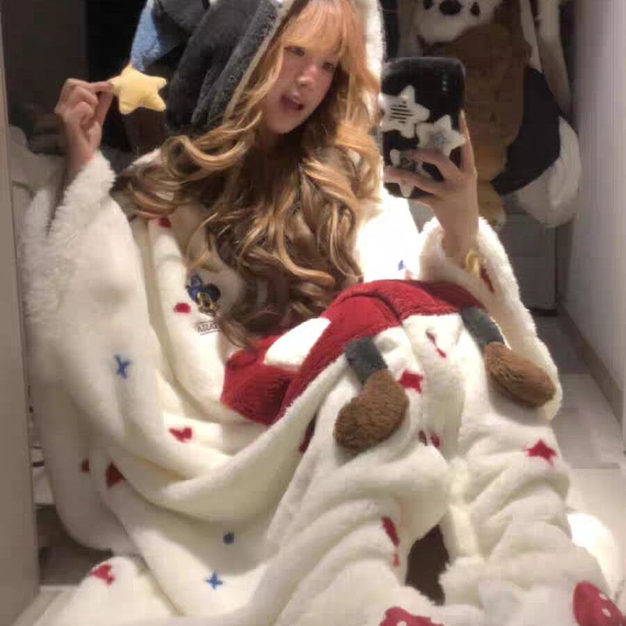 现货魔法帽子可爱卡通米奇动漫珊瑚绒睡袍女冬季新款连帽斗篷睡衣