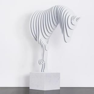 创意客厅摆件家饰居轻品北欧奢金属片抽象TB 62239半身马雕塑电视