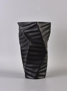现代约折线瓶叶纹花黑树刺树脂大花器简民宿酒店样白板房斜纹花器