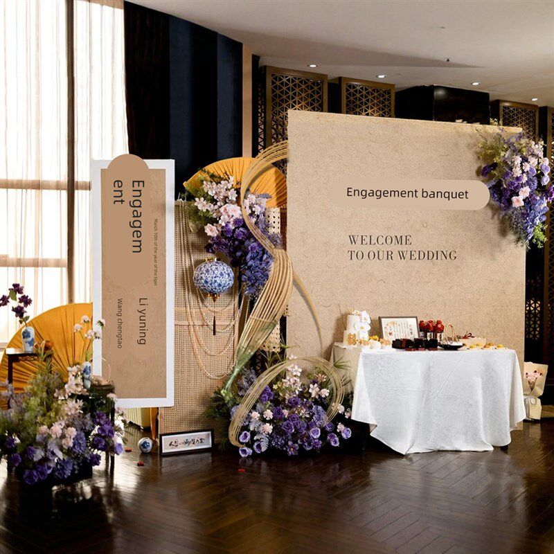 婚宴布置简单典雅,有仪式感。高端装饰,香槟色Kt板背景墙,全套