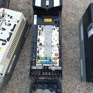 图片上 变频器ACS880 072A