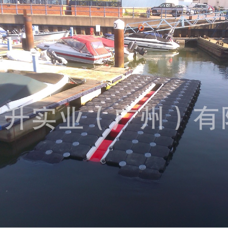 浮筒浮桥码头 水平面塑料漂浮停泊浮桶海上摩托艇泊位浮筒码头
