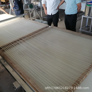 货源直发红薯粉条机 小型白薯粉条机 商用粉条机设备产量介绍