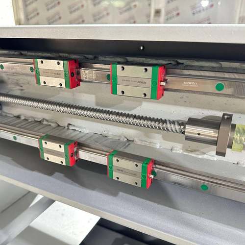 自动12-24色CPUITV塑滴塑机生滴胶机高精密点机产PVC标玩偶钥匙扣