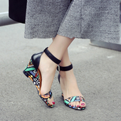 露趾高跟女鞋 韩版 一字扣夏季 新款 花色坡跟真皮凉鞋 女百搭休闲鞋