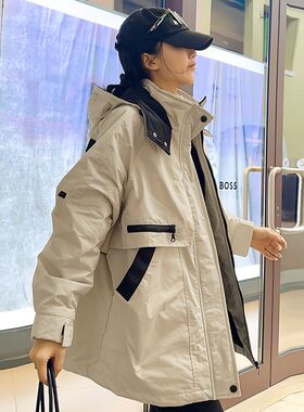 休闲宽松大码夹棉冲锋衣外套女秋冬款时尚二棉工装连帽风衣棉服潮