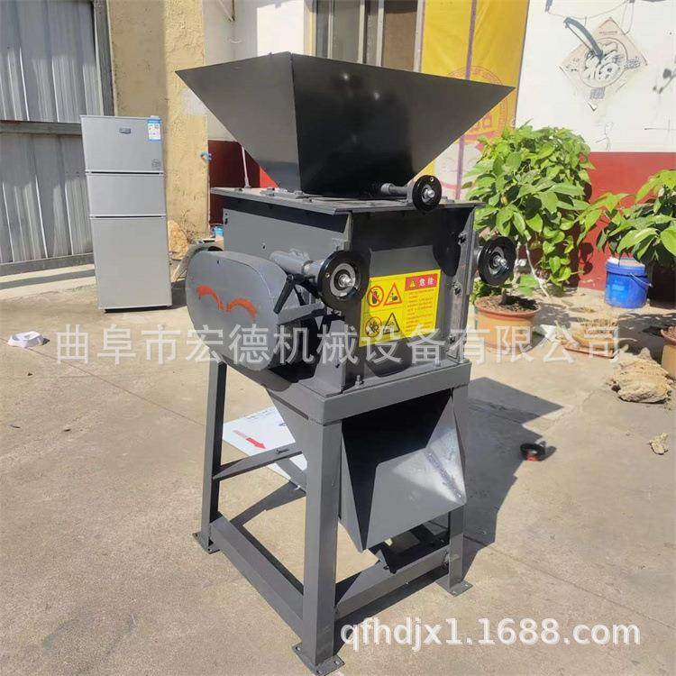 五谷杂粮电动压扁机 酿酒用高粱破碎机 对辊压胚机厂家