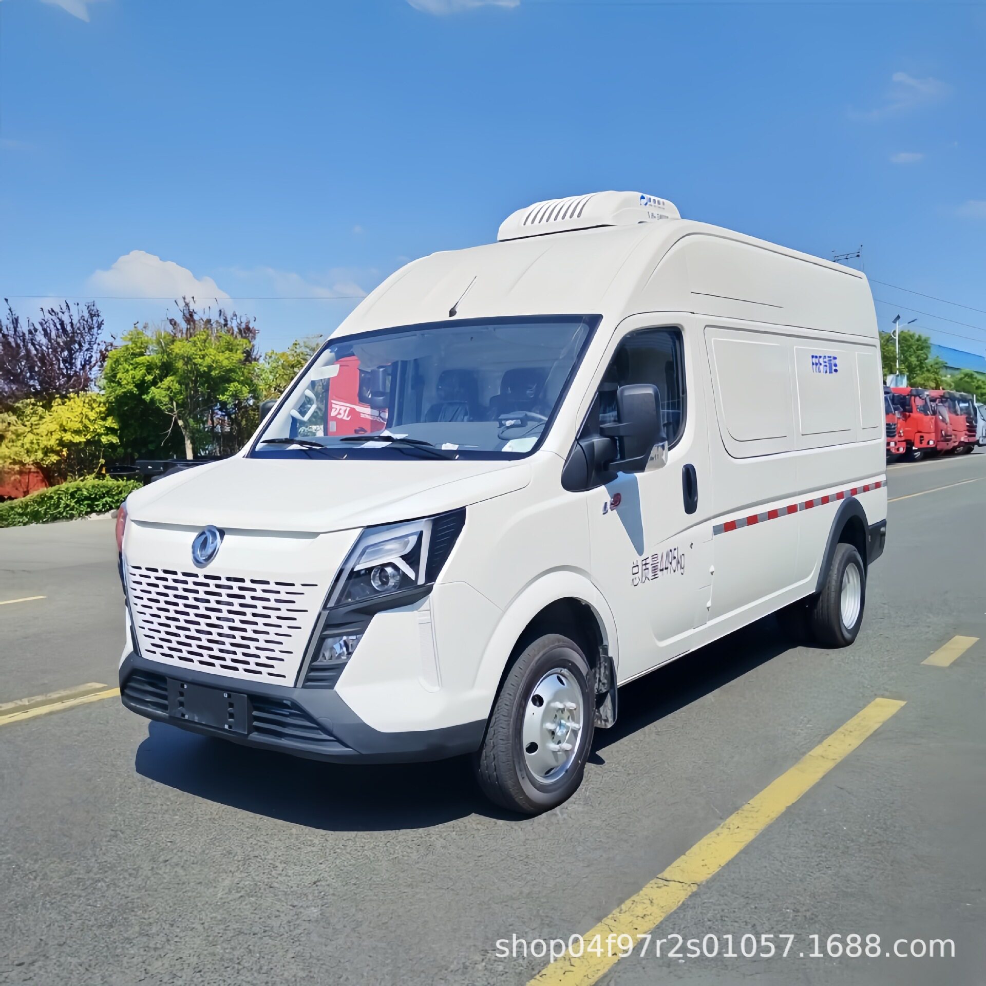 东风御风V9柴油8立方冷藏车