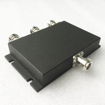 微带三功分器698200MHzN型头功SZO7率50W（含800-250母0-MHz）