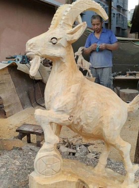 动物家庭装饰件木制樟木生肖牛装饰品桌面实木手工雕刻马猪原木图