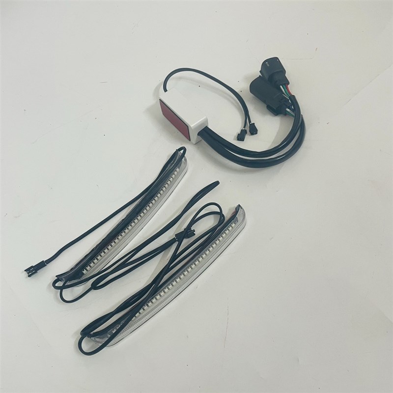 哈雷公路滑翔路王边箱流水灯行车灯LED灯条CVO边箱流水刹车转向灯