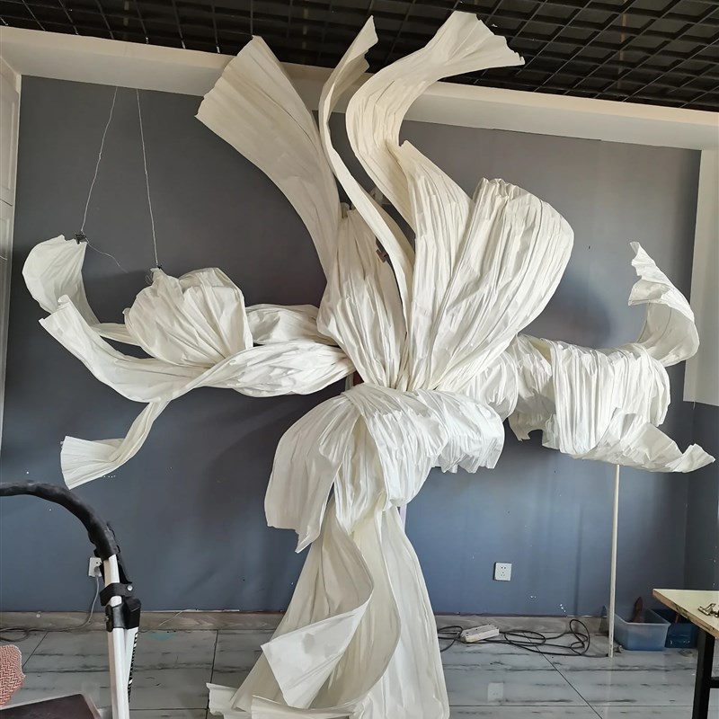 超大褶皱纸艺装置橱窗美陈巨型纸花婚礼背景装饰造型摄影布置道具