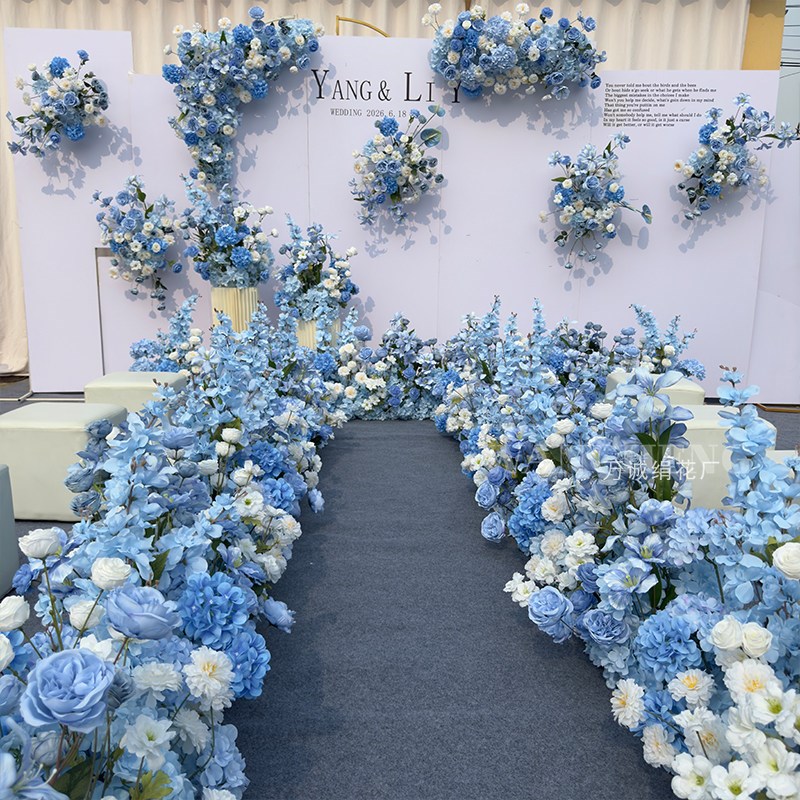 真花白天蓝色地排花排千代兰婚庆背景装饰布置路引花订婚宴花艺