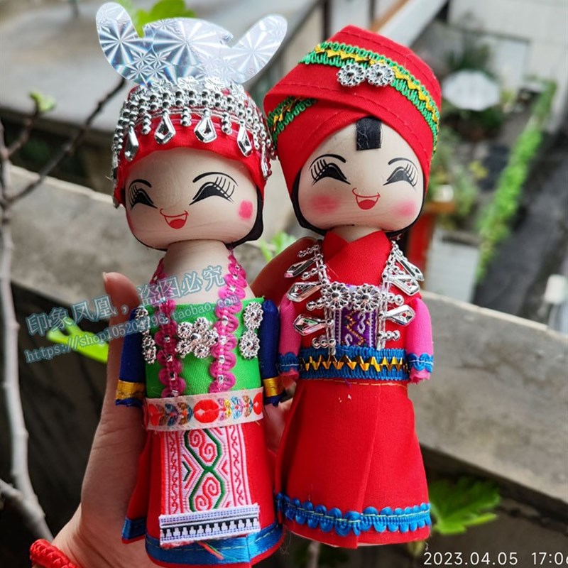 少数民族手工艺品民族风娃娃一对结婚室内摆件木头娃娃木偶送礼品