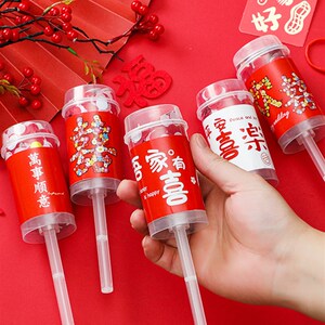 春节欢乐新年喷花筒兔年2023礼炮派对手拧拉炮礼花推推小手持道具