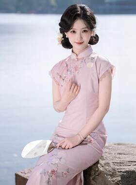 川黛时光：拈花一笑 改良印花粉紫色短袖旗袍蕾丝披肩优雅精致春