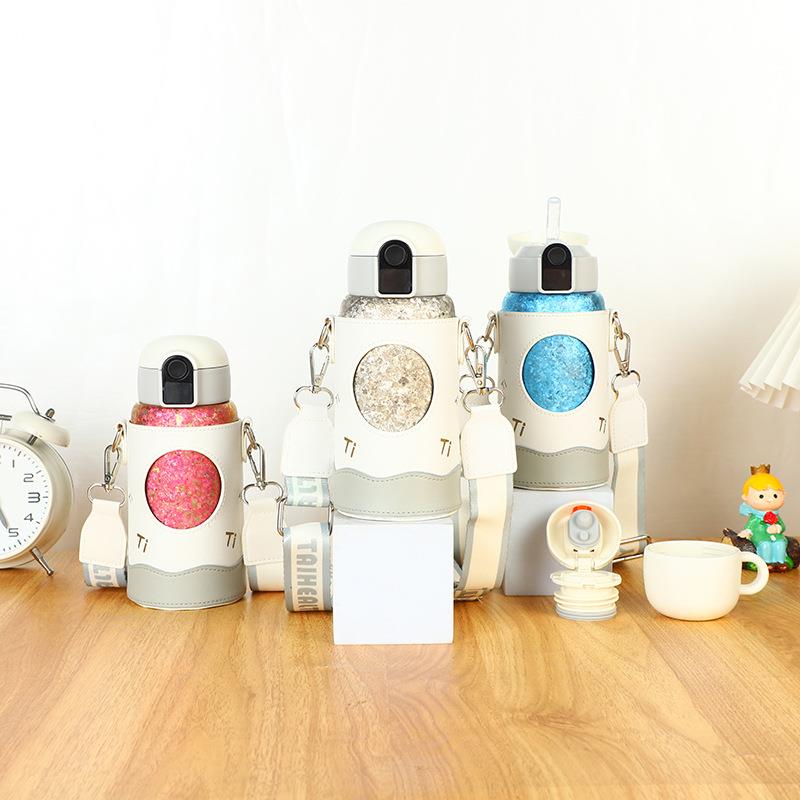 高颜值冰花钛杯儿童壶便携智能显温保温杯户外旅游带提绳吸管杯