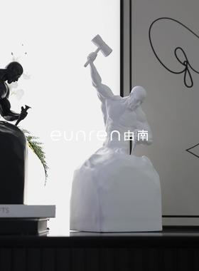 约轻奢北欧意我自雕琢励志人物摆件家居酒店样板RCB创软装饰艺简