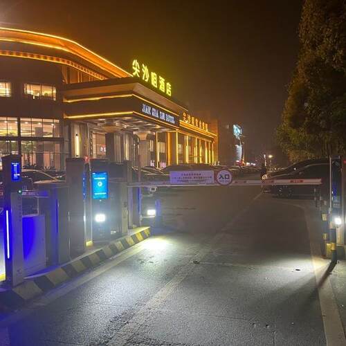 门禁收系统起落小区门费口栏032杆停杆车车牌识别道闸场一体机