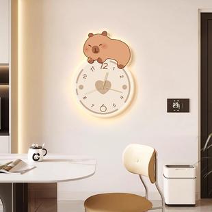 卡皮巴拉挂钟客厅2025新款网红餐厅装饰画钟表创意家用时钟挂墙