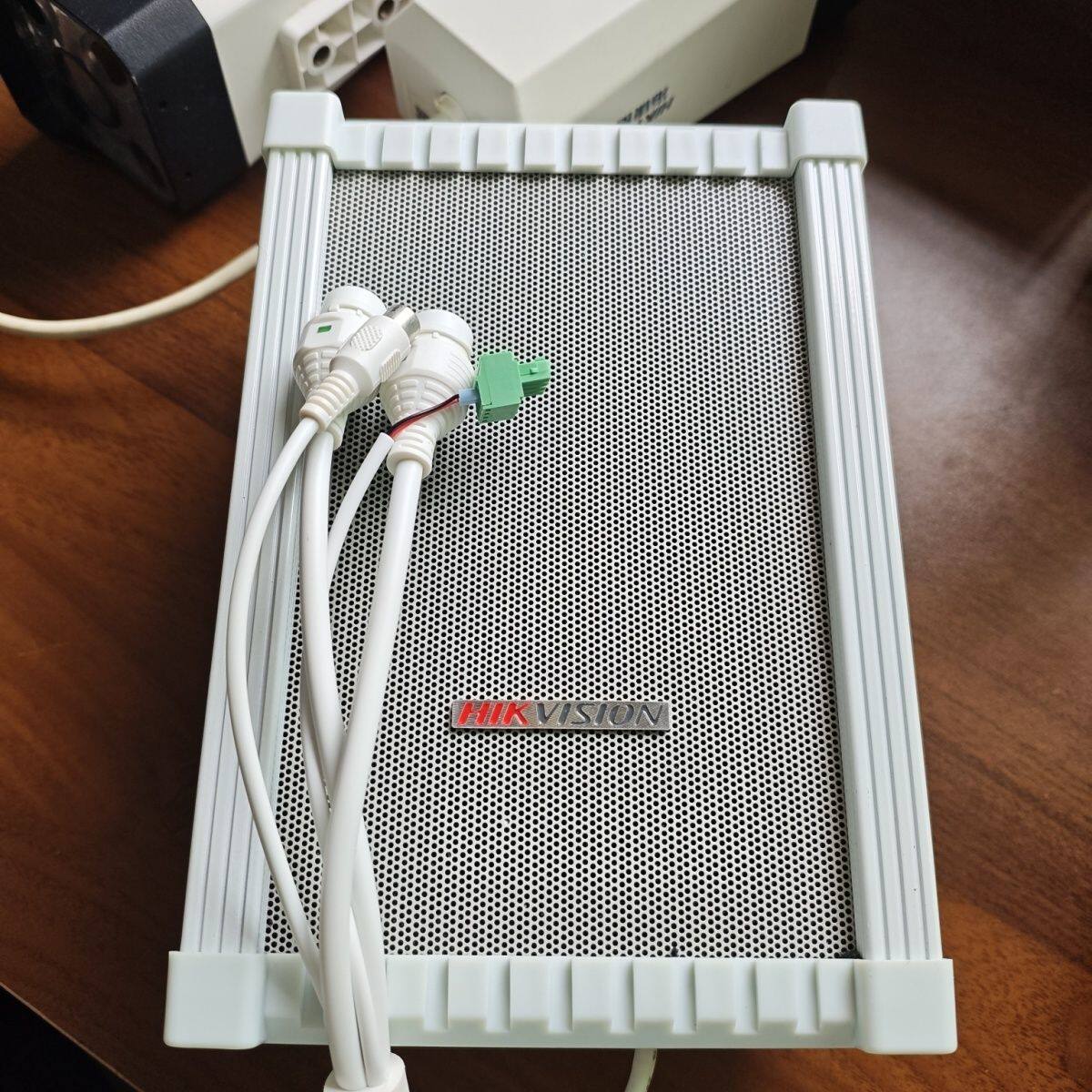 监控对讲音柱,带拾音器一体,支持语音对讲,配件齐全室外防水音柱