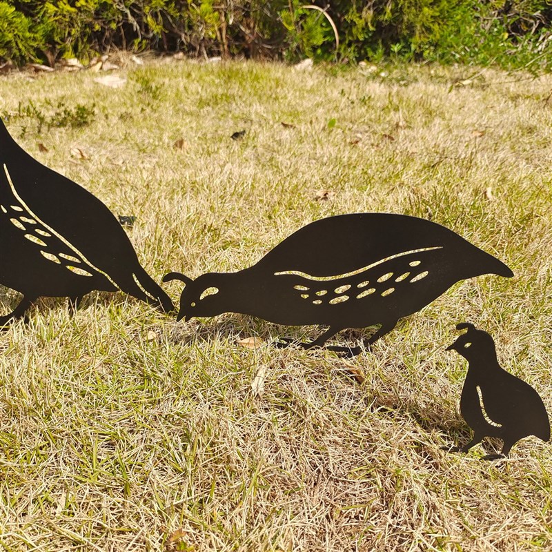 新款爆品金属设计鹌鹑一家庭院插件创意花园景观装饰铁艺摆件