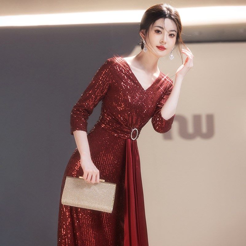 红色高端敬酒晚礼服装女高级感宴会轻奢大合唱团演出长裙钢琴演奏