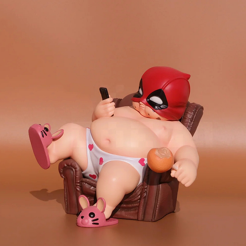 潮玩网红肥胖死侍手办模型车载中控台个性公仔摆件电脑桌搭装饰品