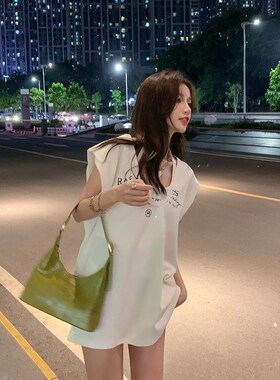 甜酷蓝色垫肩T恤宽松女夏2024无袖设计感挂脖背心上衣吊带两件套