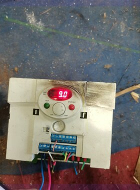 拆机LS产电1.5KW变频器SV015IC5-1 上壳有火烧