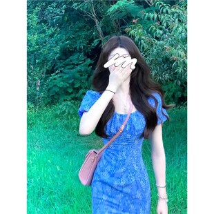 开叉方领收腰包臀显瘦碎花连衣裙女夏季 蓝色温柔度假气质修身 法式