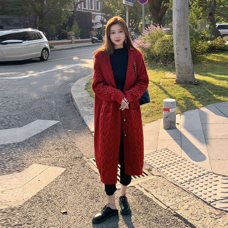 麻花连帽子毛衣外套女春秋红色大码慵懒风宽松加厚中长款针织开衫