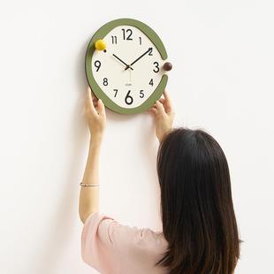 wo用zoom屋准钟表风TYOS579挂钟客厅2024新款 网红家油创奶意时钟