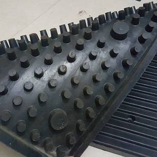 橡胶实心防滑坡道板地下车库止滑板斜坡垫减速垫防噪音橡胶减噪板