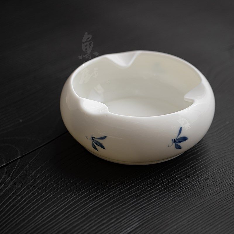 鱼戏手绘兰花陶瓷烟灰缸家用客厅办公室时尚白瓷烟缸会所雪茄烟皿