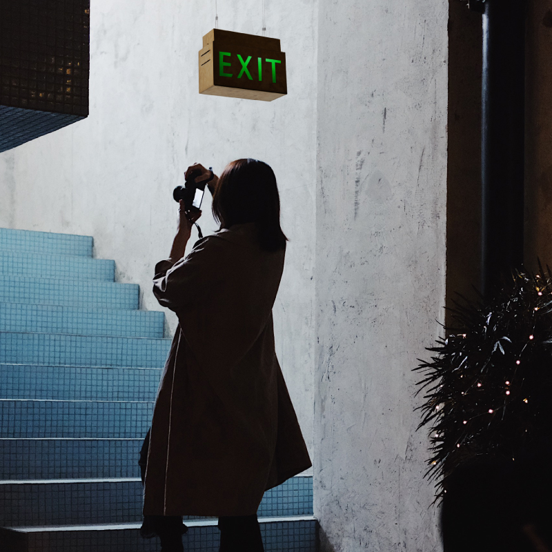 蘑菇空间 复古安全出口灯箱LED疏散指示灯镂空金属EXIT应急导向灯