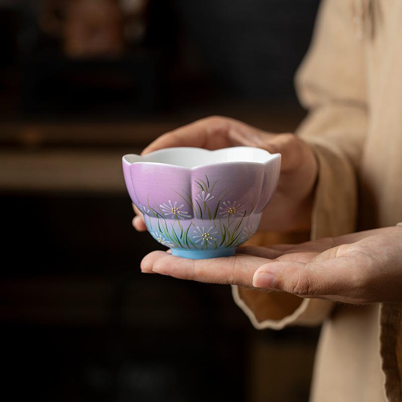 釉下彩手绘雏菊陶瓷主人杯花口杯茶杯品茗杯主人杯渐变紫色油画风