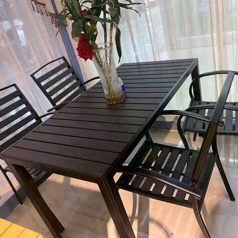 户外庭院烧烤桌椅休闲桌椅公园椅乌鲁木齐现货直销防腐木塑木桌椅