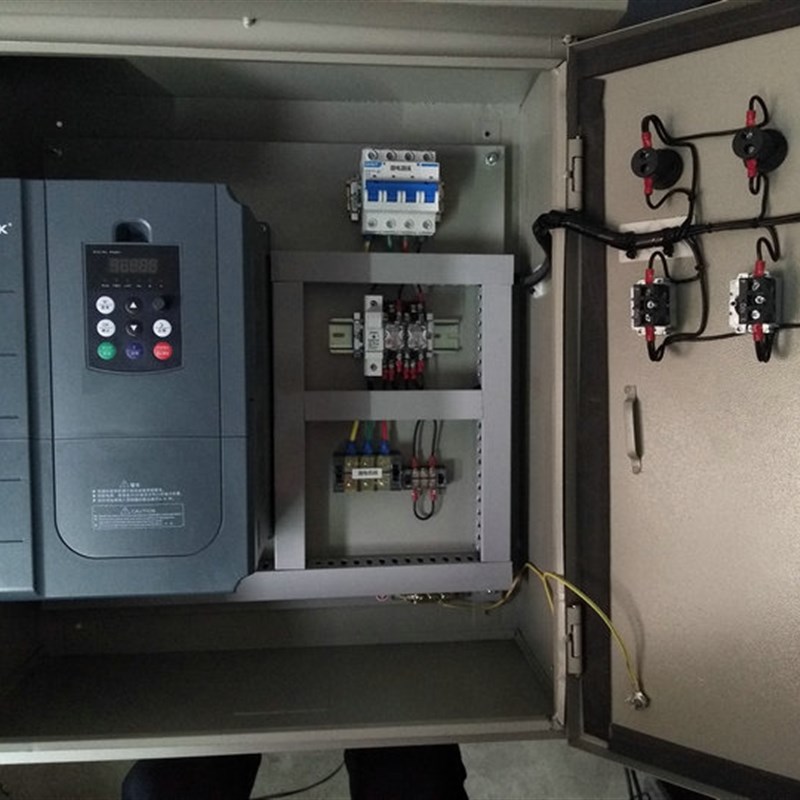 变频器三相3V调速配电控制箱正反转电机倒顺低压成电控柜