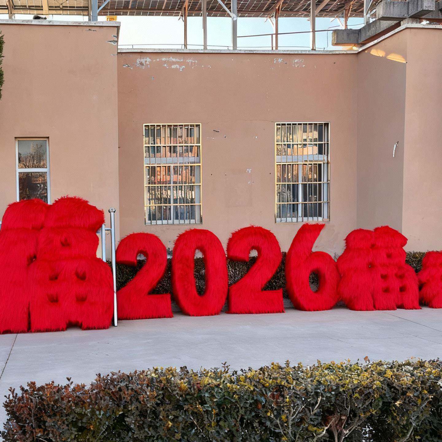 2026新年色红立体绒泡沫字商场橱窗GGI装毛饰美道具派对陈摄影道