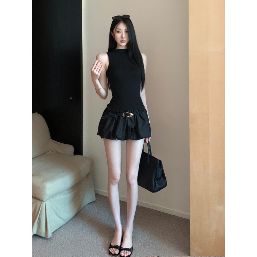 辣妹修身无袖背心VVI黑色A字连夏季短款设计裙感露背花苞衣蓬蓬女