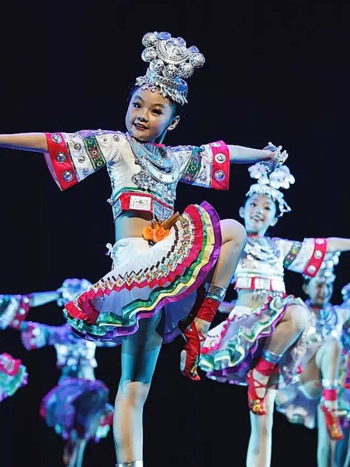 第九届小河式苗姐儿童表演服装少数民族苗彝族女孩舞蹈表演服装