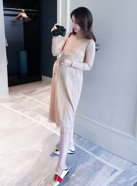 孕妇秋装连衣裙2021新款时尚针织衫孕妇裙子秋冬款韩版打底裙收腰