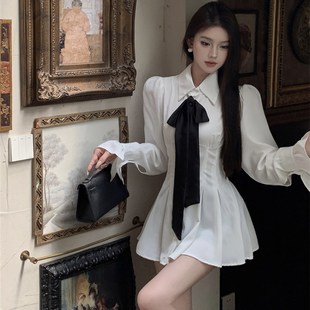 法式温柔长袖衬衫连衣裙女秋季白色缎面裙子收腰修身气质a字短裙