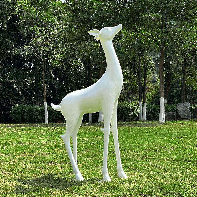 户外婚几何白塑酒店GBM售楼部小区景观装雕饰抽象梅花鹿庆草坪摆